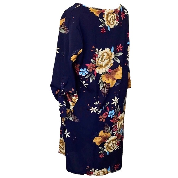 Navy Floral Dress ๐๐ผ - Picture 3 of 10